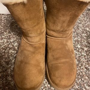 Woman’s Ugg’s 7.5